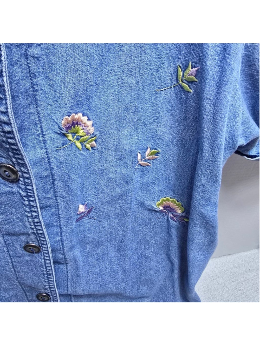 Women's Coldwater Creek Blue Embroidered Denim Button Down Shirt XL - Picture 4 of 6